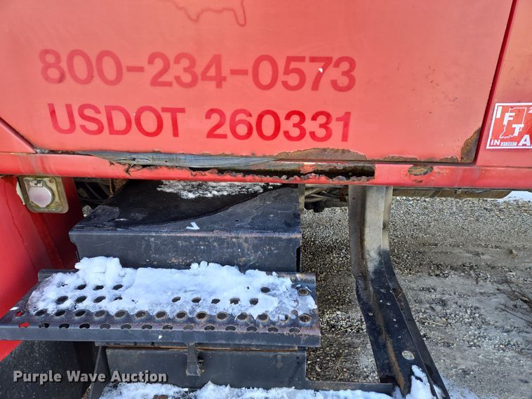 image for item EC3968 2000 International 4900 tank truck