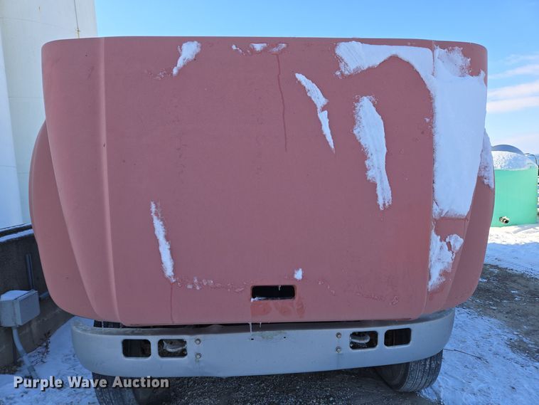 image for item EC3968 2000 International 4900 tank truck