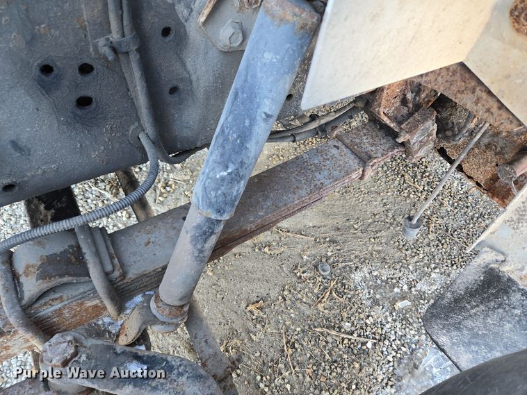 image for item EC3968 2000 International 4900 tank truck