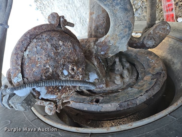 image for item EC3968 2000 International 4900 tank truck