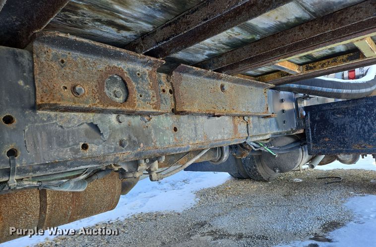 image for item EC3968 2000 International 4900 tank truck