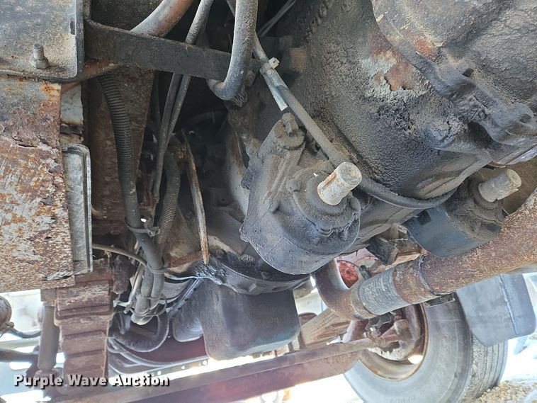 image for item EC3968 2000 International 4900 tank truck