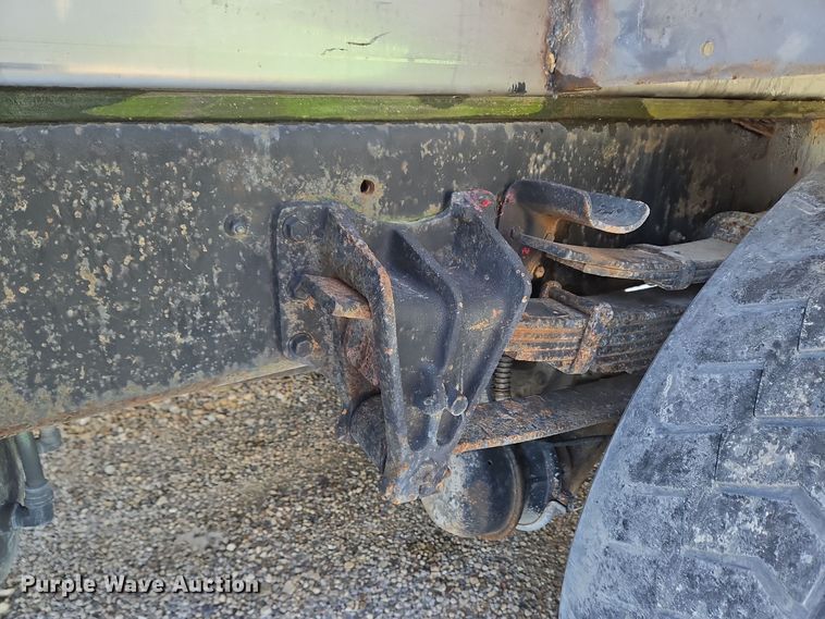 image for item EC3968 2000 International 4900 tank truck