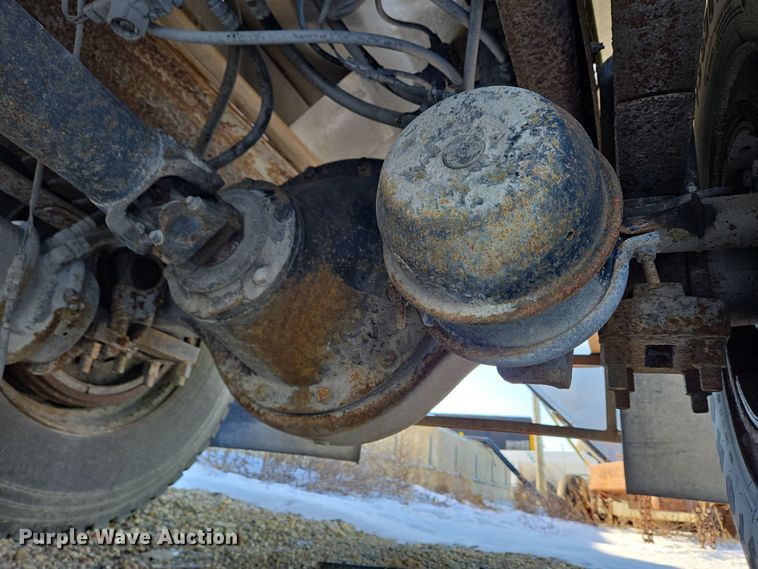 image for item EC3968 2000 International 4900 tank truck