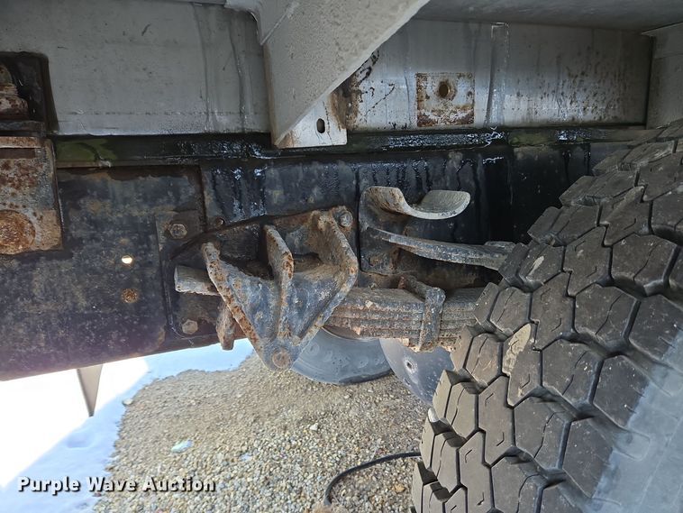 image for item EC3968 2000 International 4900 tank truck