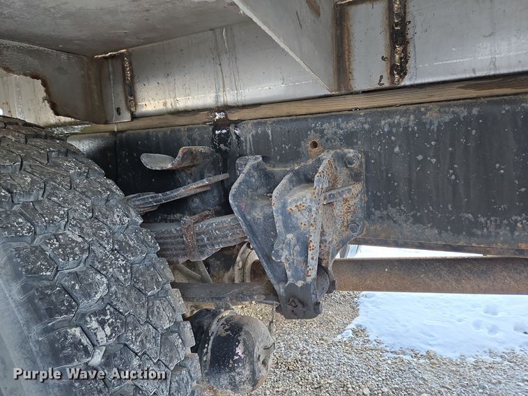 image for item EC3968 2000 International 4900 tank truck