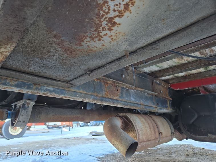 image for item EC3968 2000 International 4900 tank truck