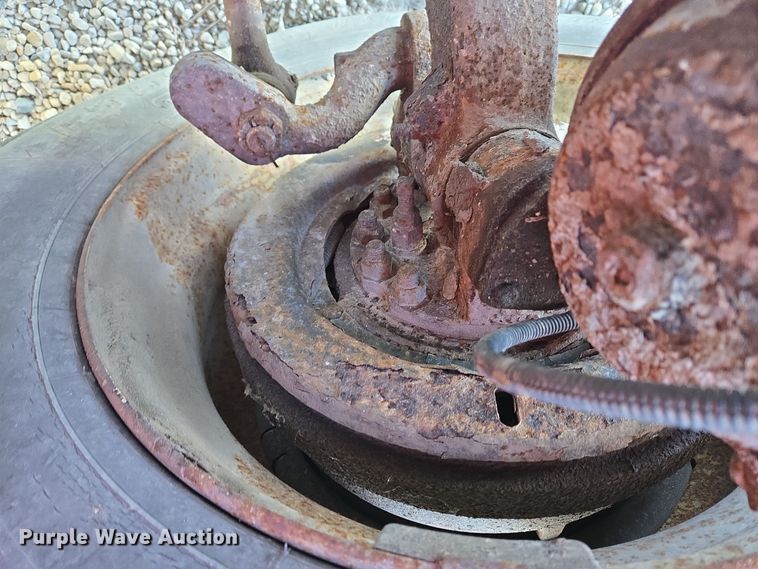 image for item EC3968 2000 International 4900 tank truck