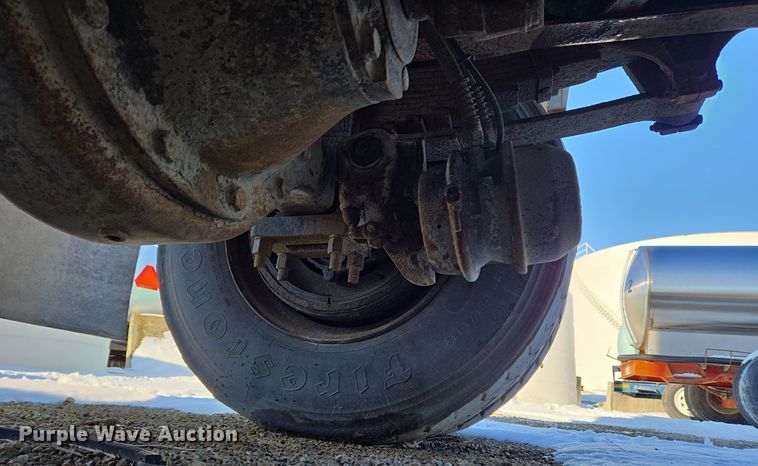 image for item EC3968 2000 International 4900 tank truck