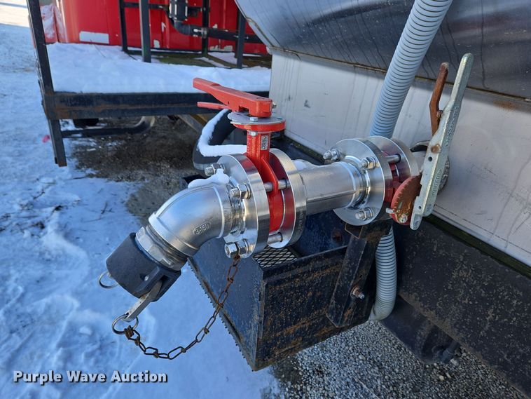 image for item EC3968 2000 International 4900 tank truck