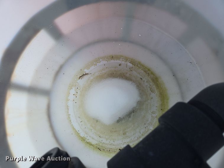 image for item EC3968 2000 International 4900 tank truck