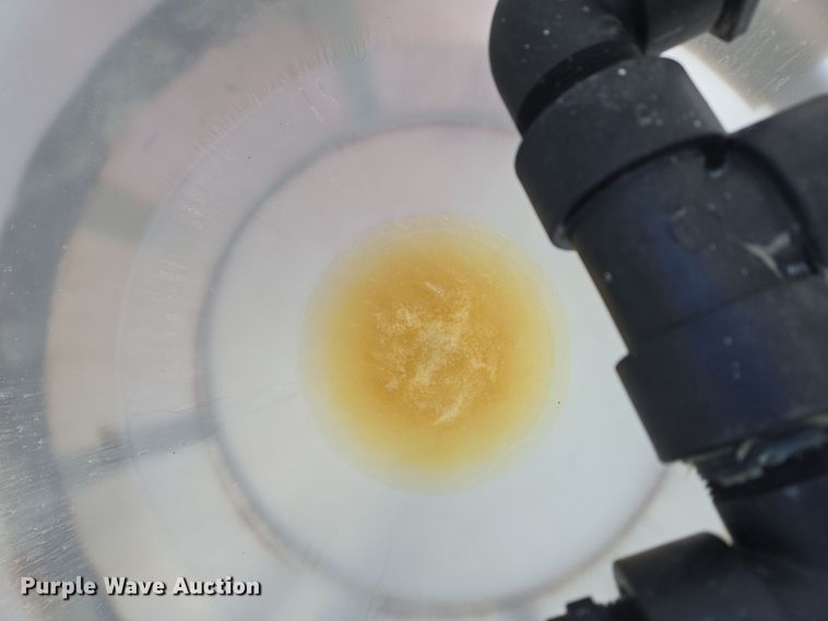 image for item EC3968 2000 International 4900 tank truck