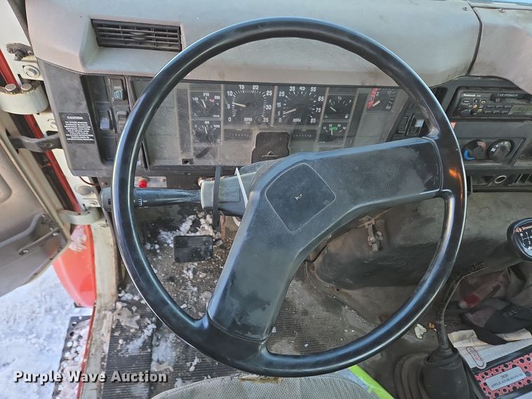 image for item EC3968 2000 International 4900 tank truck