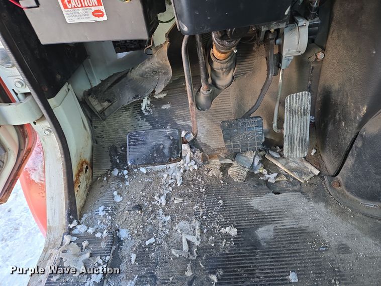 image for item EC3968 2000 International 4900 tank truck