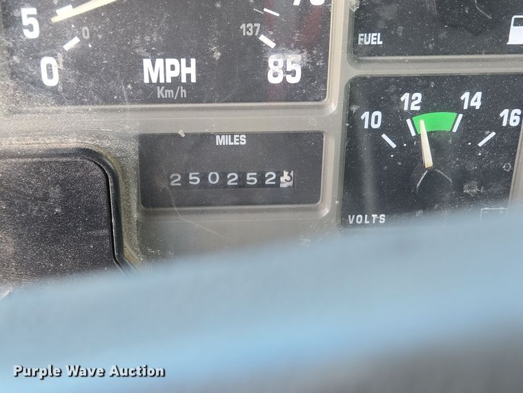 image for item EC3968 2000 International 4900 tank truck