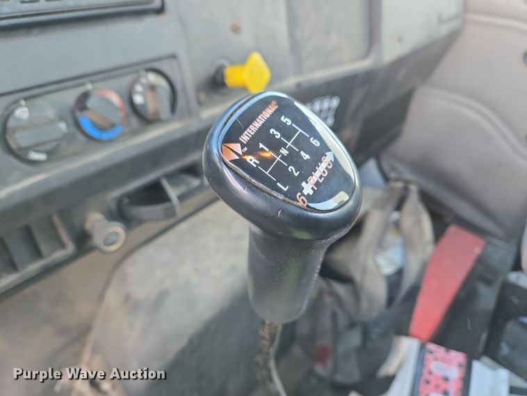 image for item EC3968 2000 International 4900 tank truck