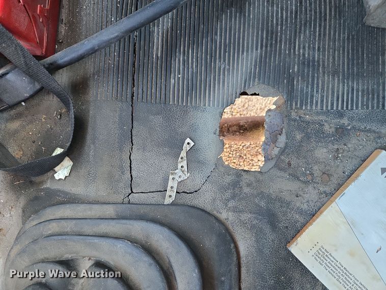 image for item EC3968 2000 International 4900 tank truck