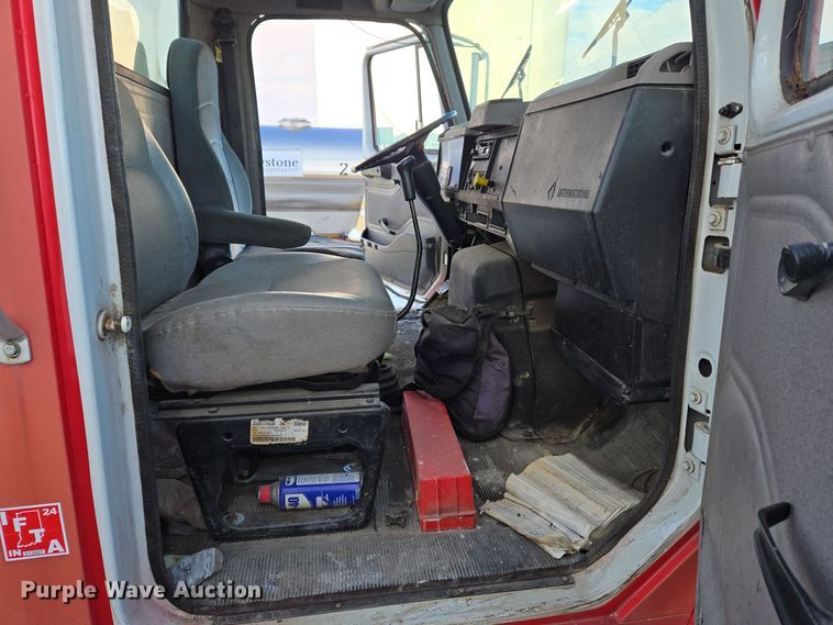 image for item EC3968 2000 International 4900 tank truck