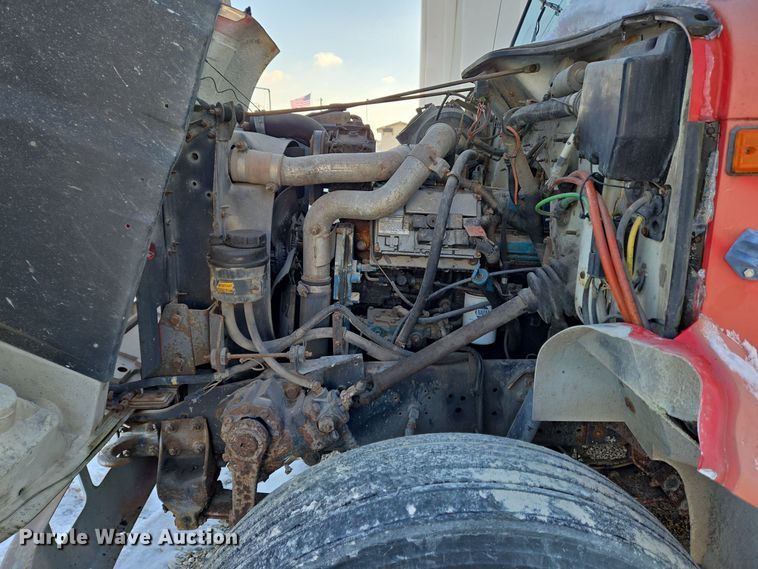 image for item EC3968 2000 International 4900 tank truck