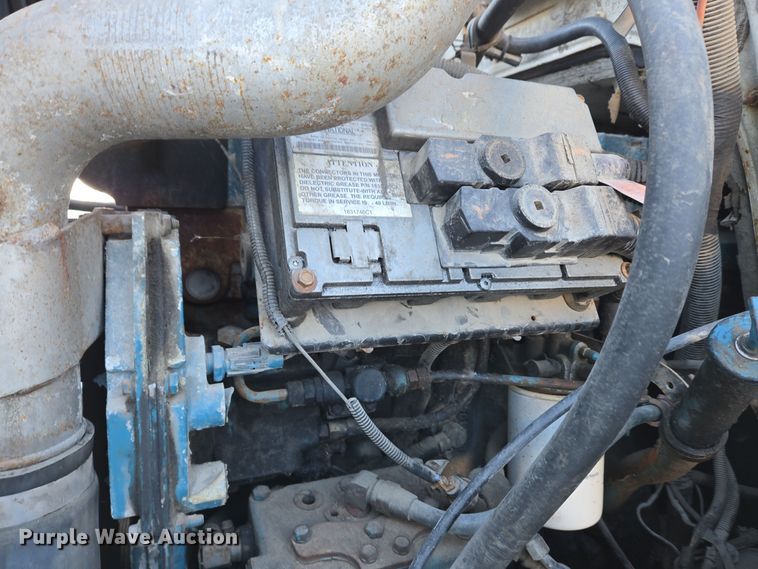 image for item EC3968 2000 International 4900 tank truck