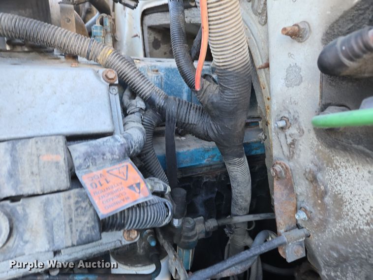 image for item EC3968 2000 International 4900 tank truck