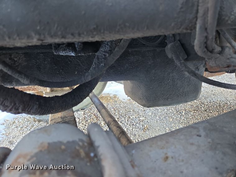 image for item EC3968 2000 International 4900 tank truck