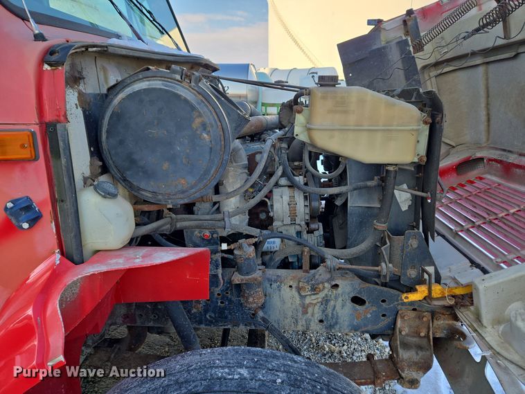 image for item EC3968 2000 International 4900 tank truck