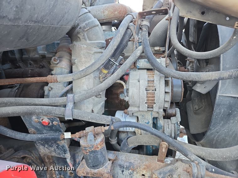 image for item EC3968 2000 International 4900 tank truck