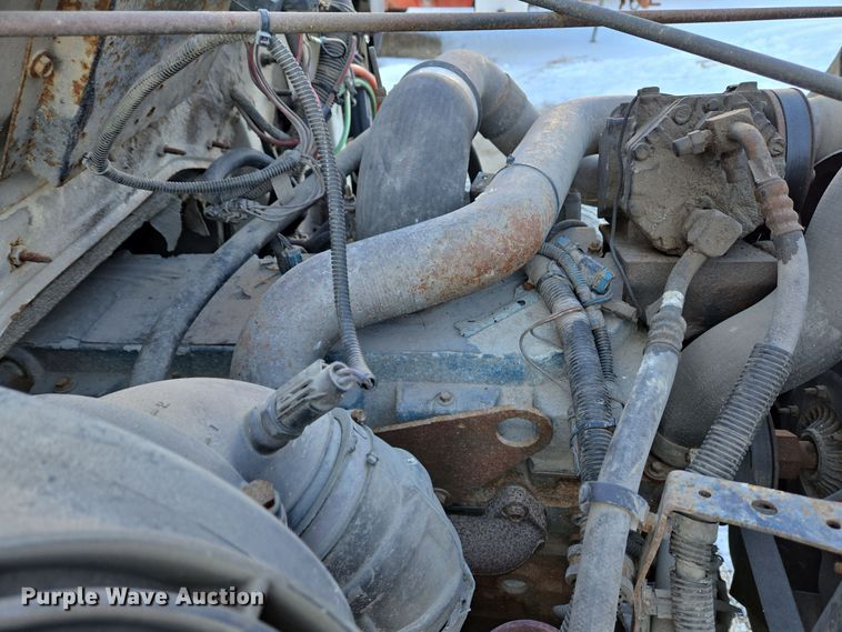 image for item EC3968 2000 International 4900 tank truck