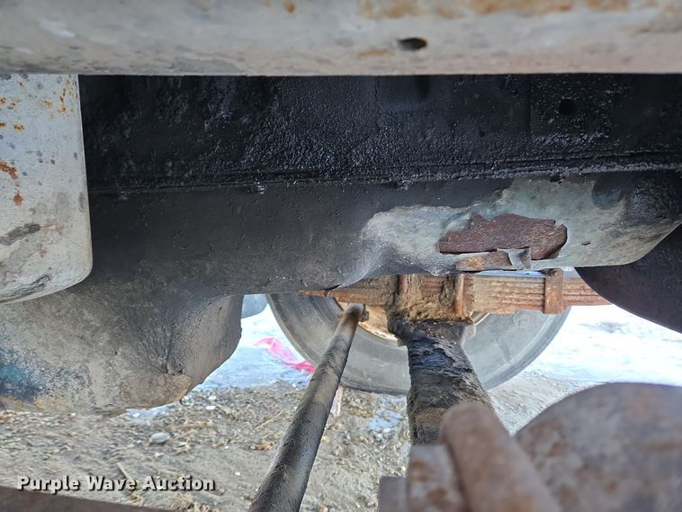 image for item EC3968 2000 International 4900 tank truck