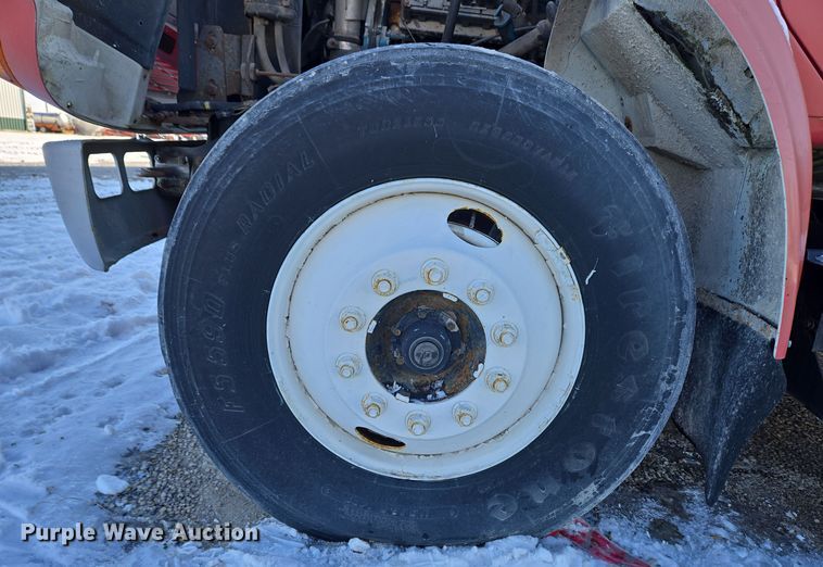 image for item EC3968 2000 International 4900 tank truck