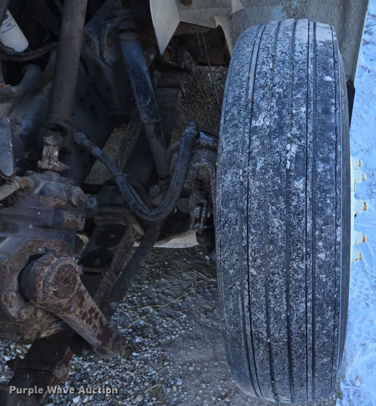 image for item EC3968 2000 International 4900 tank truck