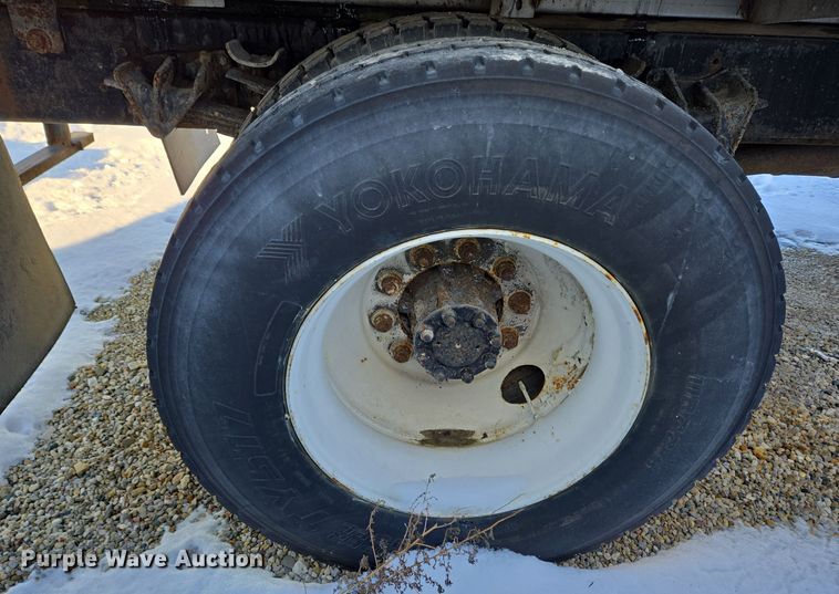 image for item EC3968 2000 International 4900 tank truck