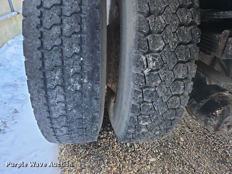 image for item EC3968 2000 International 4900 tank truck