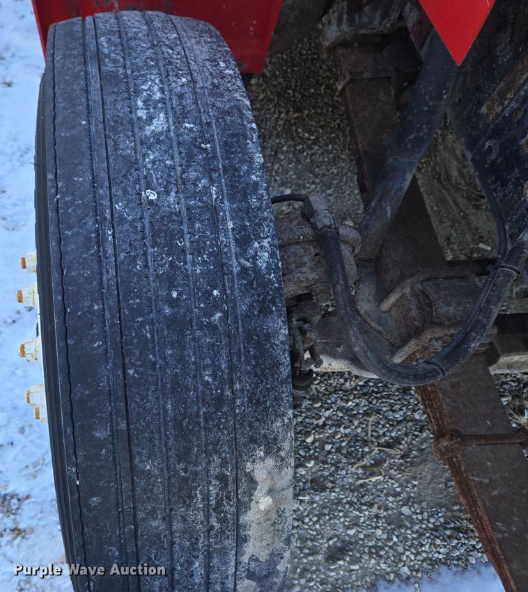 image for item EC3968 2000 International 4900 tank truck