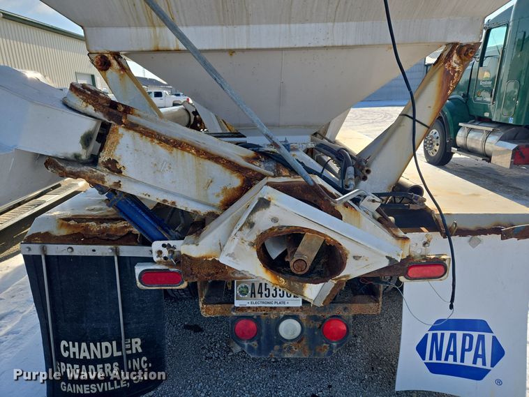 image for item EC3977 2000 Freightliner FLD120 fertilizer delivery truck