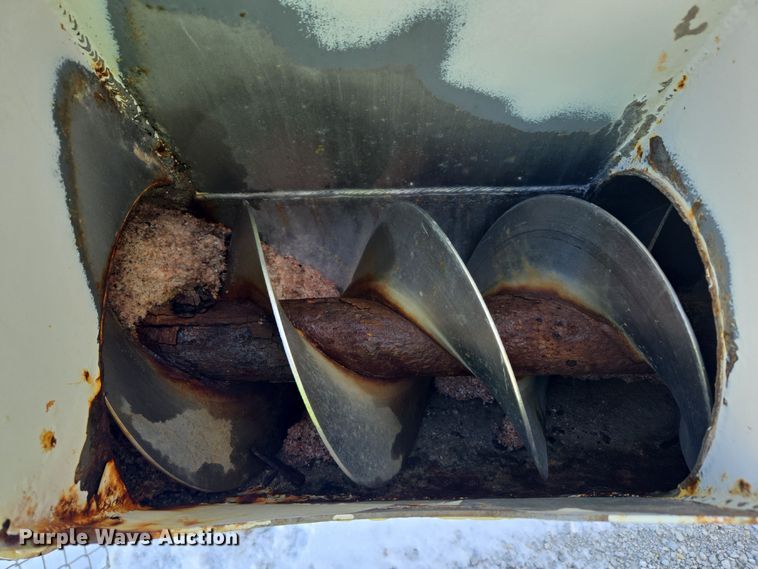 image for item EC3977 2000 Freightliner FLD120 fertilizer delivery truck