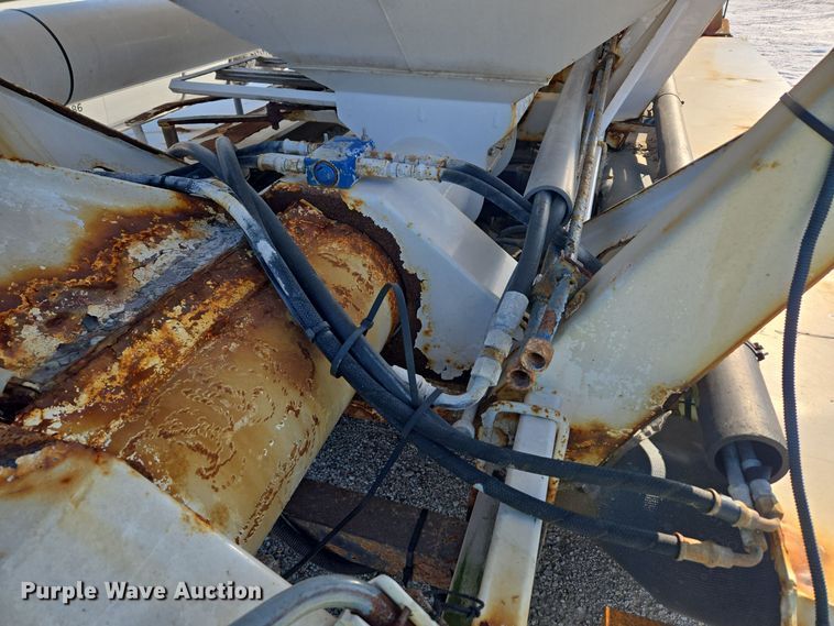 image for item EC3977 2000 Freightliner FLD120 fertilizer delivery truck