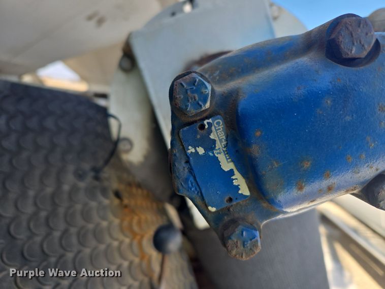 image for item EC3977 2000 Freightliner FLD120 fertilizer delivery truck