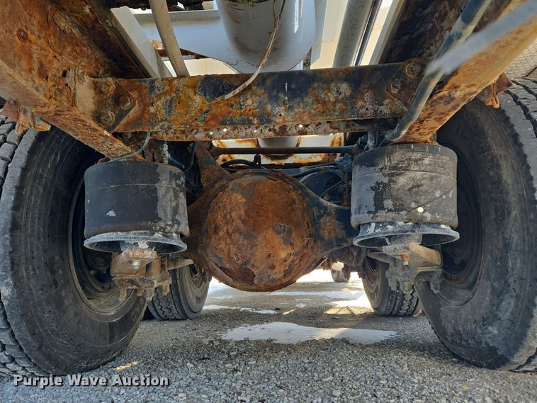 image for item EC3977 2000 Freightliner FLD120 fertilizer delivery truck