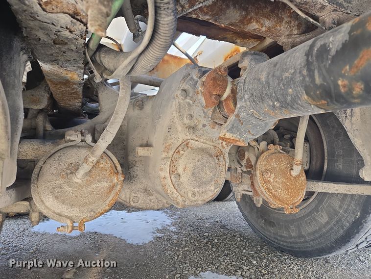 image for item EC3977 2000 Freightliner FLD120 fertilizer delivery truck