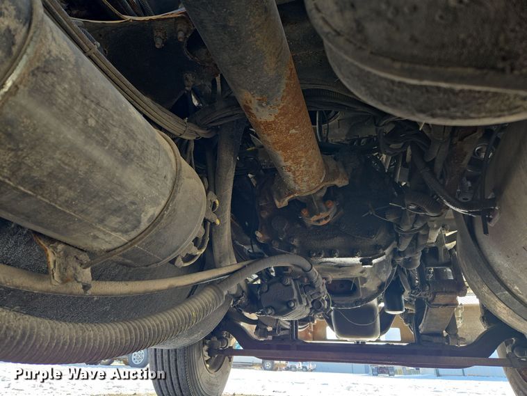 image for item EC3977 2000 Freightliner FLD120 fertilizer delivery truck