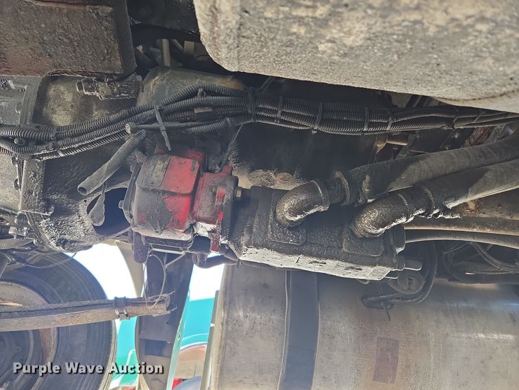 image for item EC3977 2000 Freightliner FLD120 fertilizer delivery truck