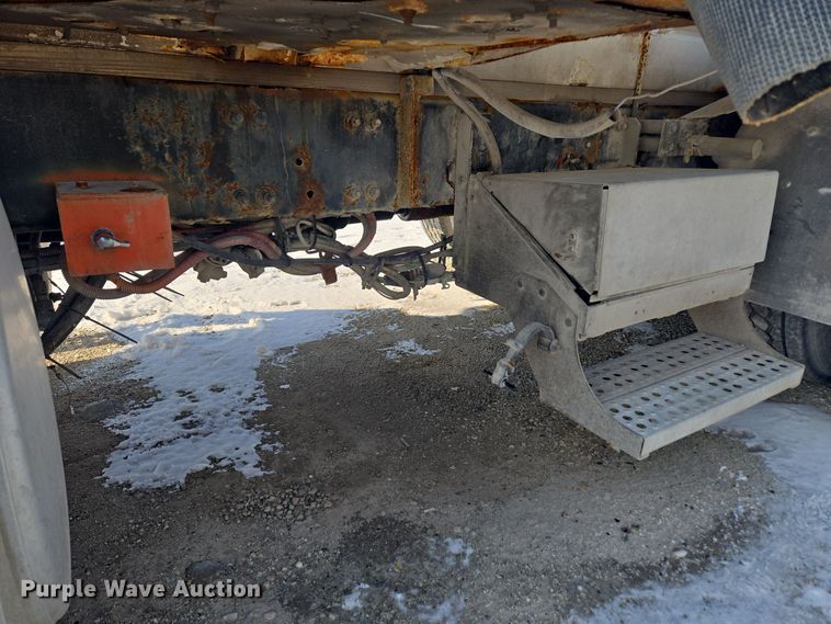 image for item EC3977 2000 Freightliner FLD120 fertilizer delivery truck