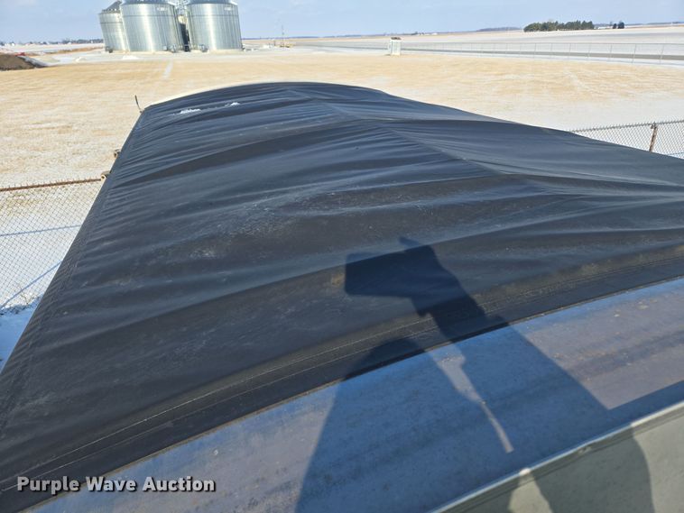 image for item EC3977 2000 Freightliner FLD120 fertilizer delivery truck