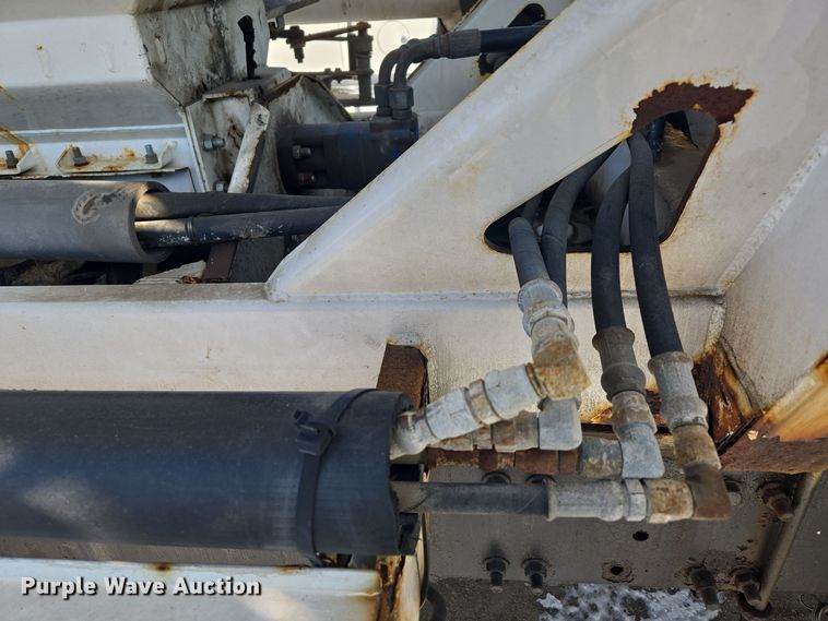 image for item EC3977 2000 Freightliner FLD120 fertilizer delivery truck