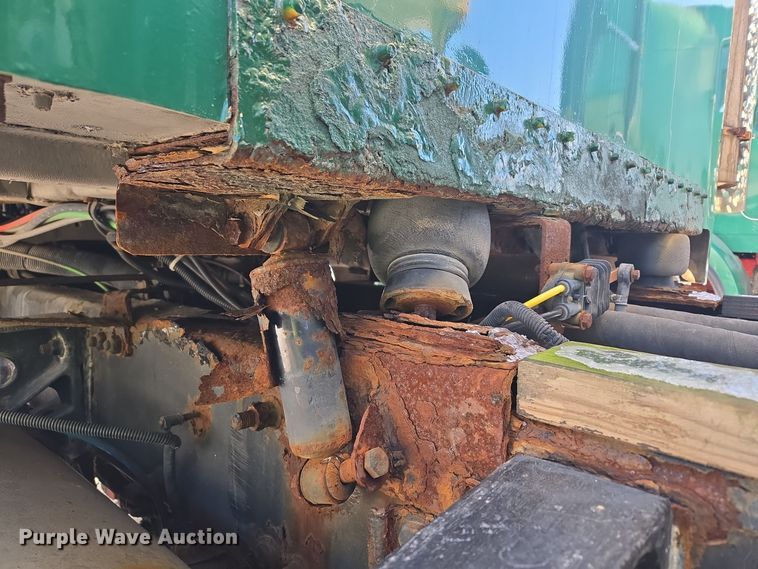 image for item EC3977 2000 Freightliner FLD120 fertilizer delivery truck