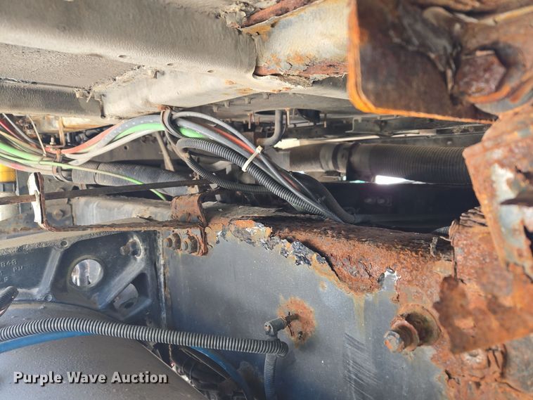 image for item EC3977 2000 Freightliner FLD120 fertilizer delivery truck