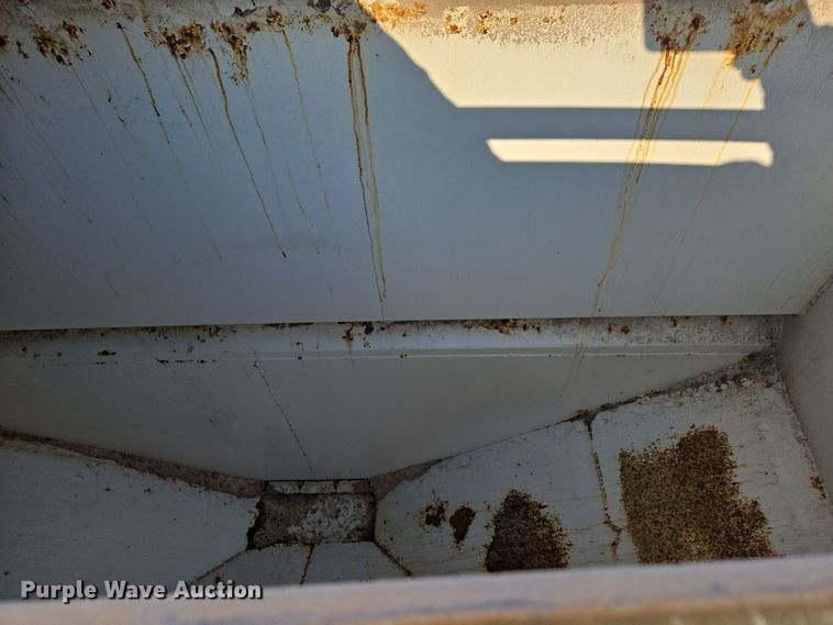 image for item EC3977 2000 Freightliner FLD120 fertilizer delivery truck