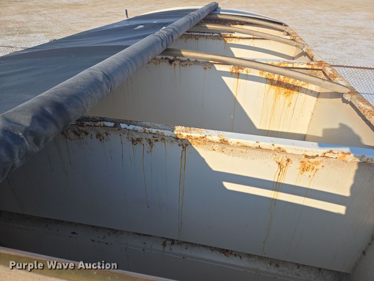 image for item EC3977 2000 Freightliner FLD120 fertilizer delivery truck